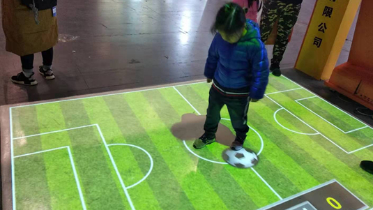 儿童科普展馆中如何用地面互动投影带动交流