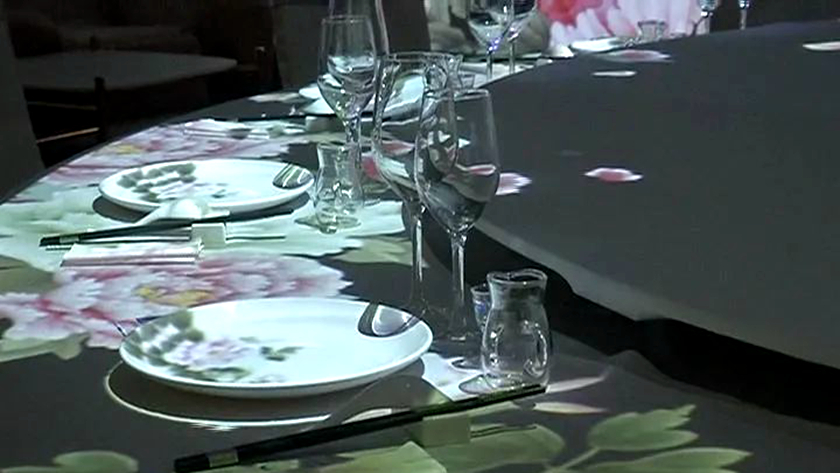 餐厅花开富贵桌面投影展示效果