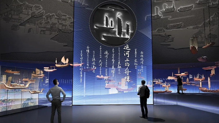 展厅序厅中使用的全息纱幕投影展现运河发展历史