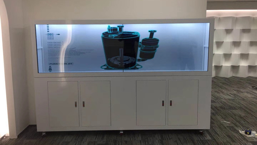 互动透明显示屏以透明展示柜的形式在展厅中应用