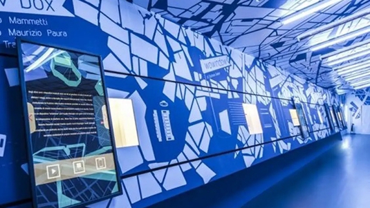 互动滑轨屏在企业数字展厅中的用途