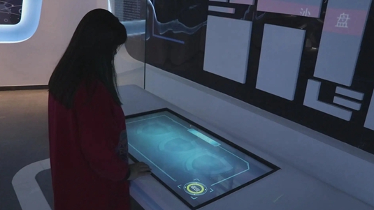 展厅中可以使用到触摸互动软件的设备